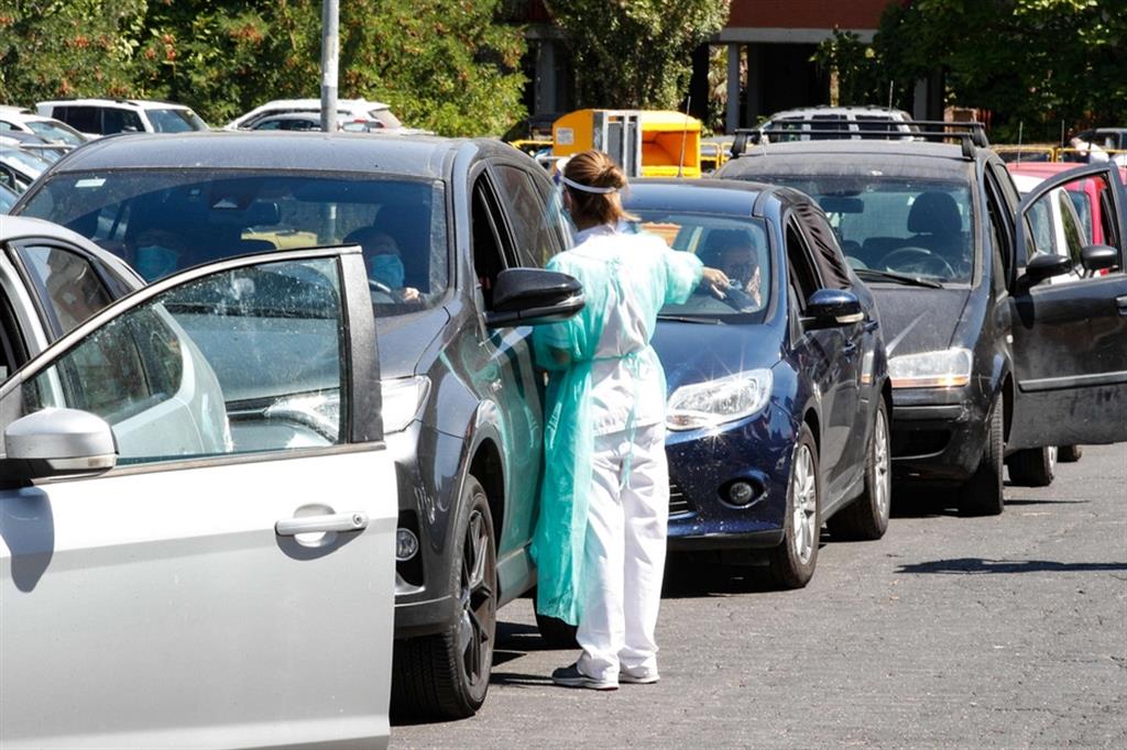 Lotta al Covid nella Capitale, Magi: “Liberare i medici dai tamponi, ci sono gli intermieri”
