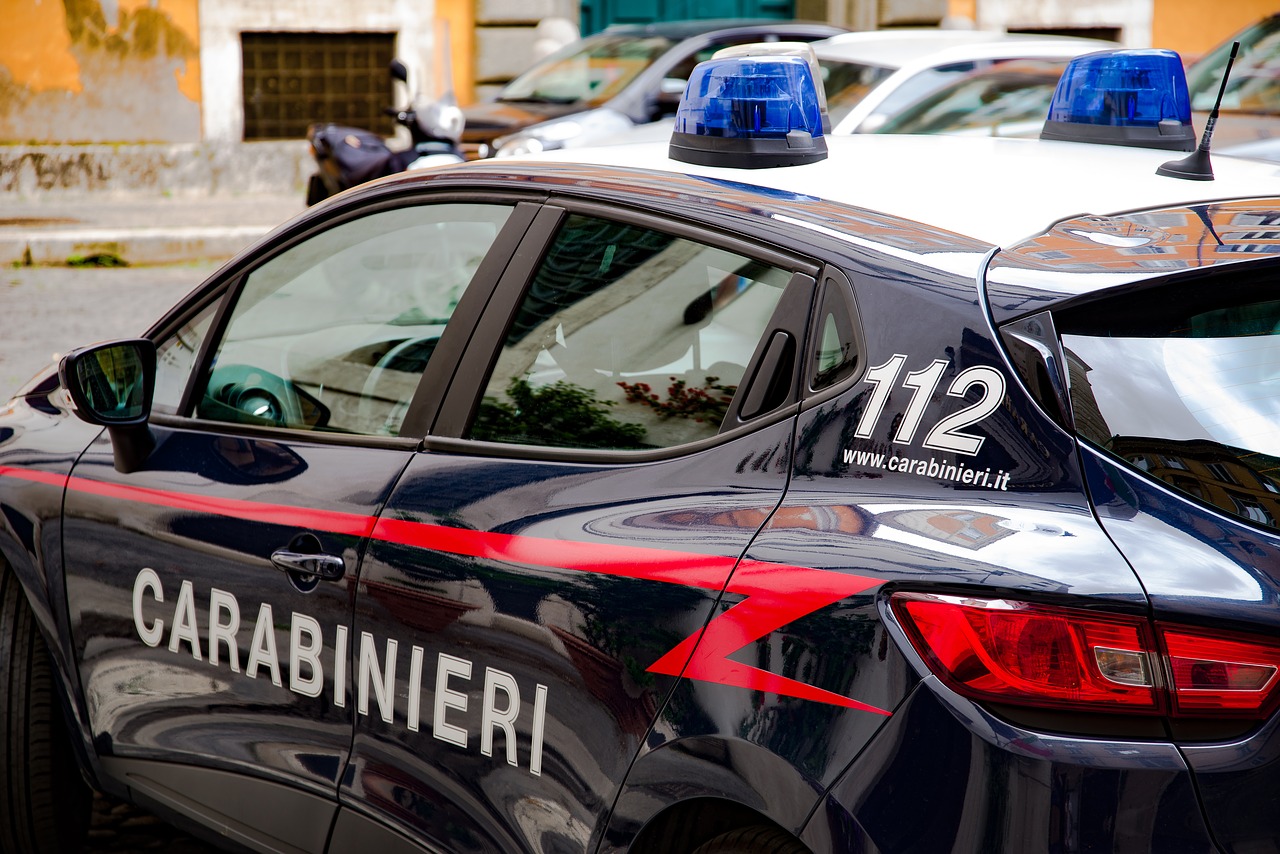 Cerca di difendere la madre ed accoltella il padre, 16enne arrestato dai carabinieri