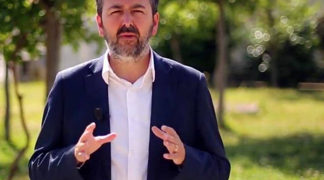 FdI all’attacco: “Assurdo vicesindaco difende occupazioni, si dimetta”
