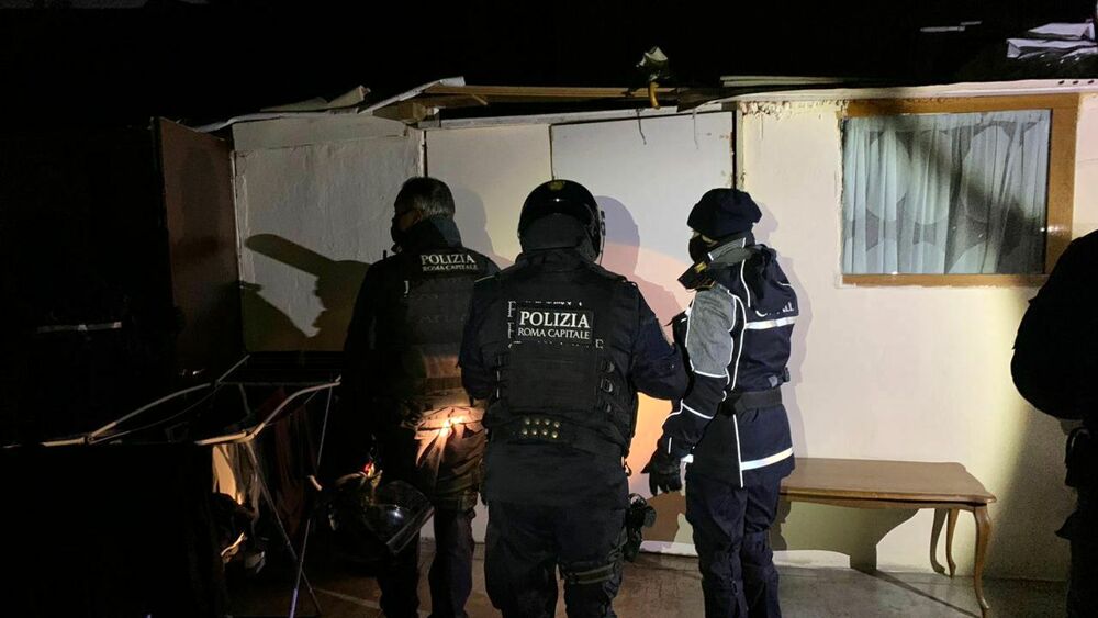Traffico illecito di rifiuti, blitz all’alba con 23 arresti tra Roma e Napoli