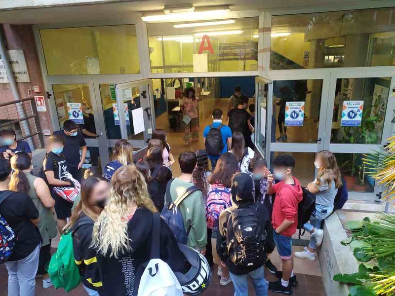 Due fasce orarie per gli ingressi e più trasporti per far ripartire la scuola il 7 gennaio a Roma e provincia