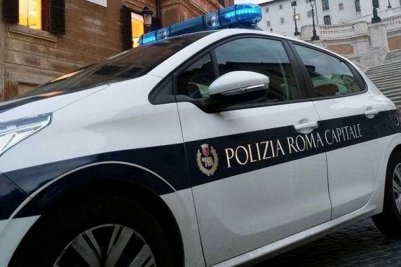Gatti e degrado, intervento d’emergenza della Polizia di Roma Capitale